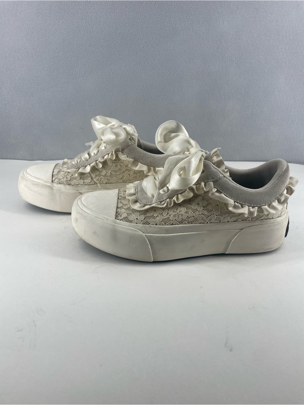John Fluevog Super Provog Lace Up Ruffle Shoes M6/W8 Vintage Style Rare Style
